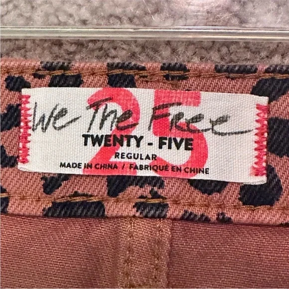 Free People We The Free Zip It Up Leopard Mini Skirt
Pineapple Combo NWT. - Picture 7 of 11